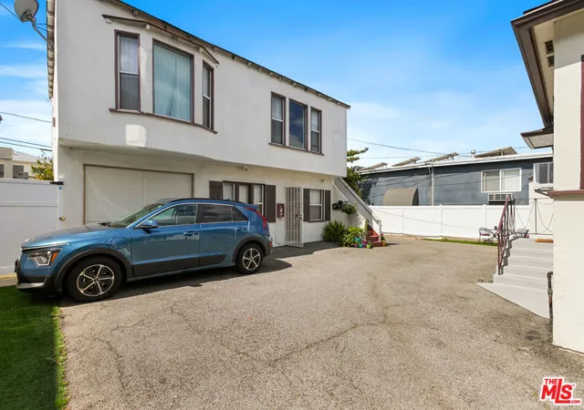 Homes for sale in Santa Monica, CA | 2302 32Nd St, Santa Monica, CA 90405 | MLS# 26669367