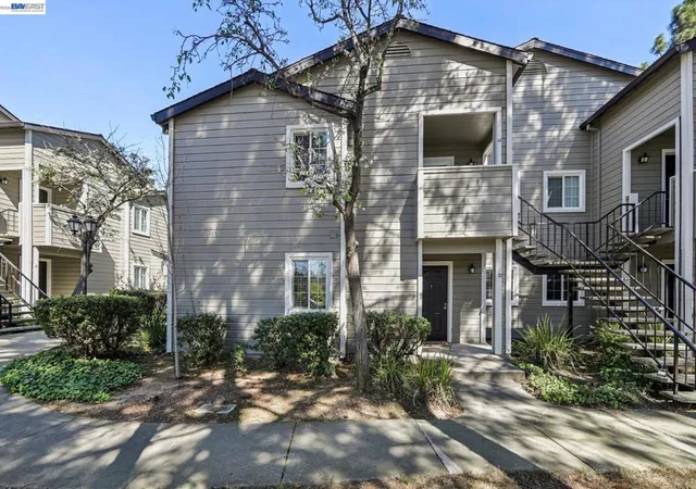 2nd image of 630 Canyon Oaks Dr #D, Oakland, CA 94605 | MLS# 41128466