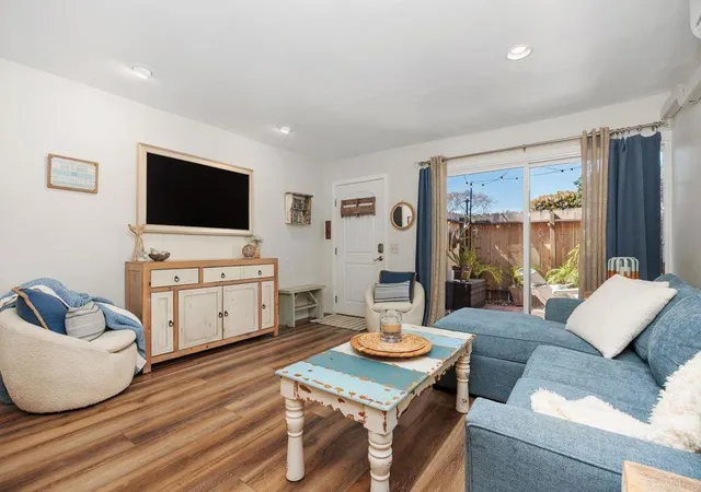 Listing Photo 5 - Condo for sale in building located at 405 Requeza St, Encinitas, CA 92024 - Unit #H9