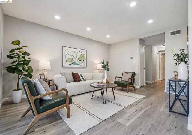 Photo 3 of Condo for sale at 2614 Warring St #6, Berkeley, CA 94704 | MLS# 41128495 | Listing updated on 2026-09-30