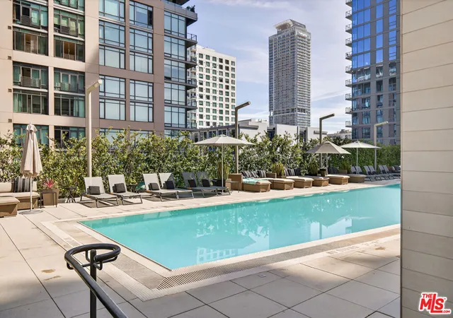 3rd image of 1155 S Grand Ave #403, Los Angeles, CA 90015 | MLS# 26667781