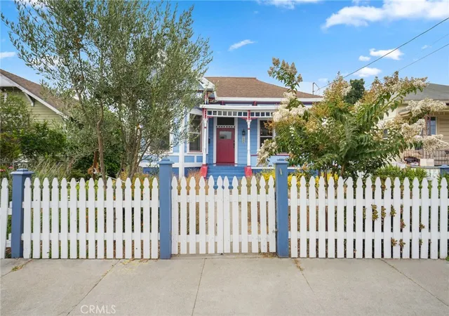 1st image of 1598 W 36th Pl, Los Angeles, CA 90018 | MLS# SR26064816