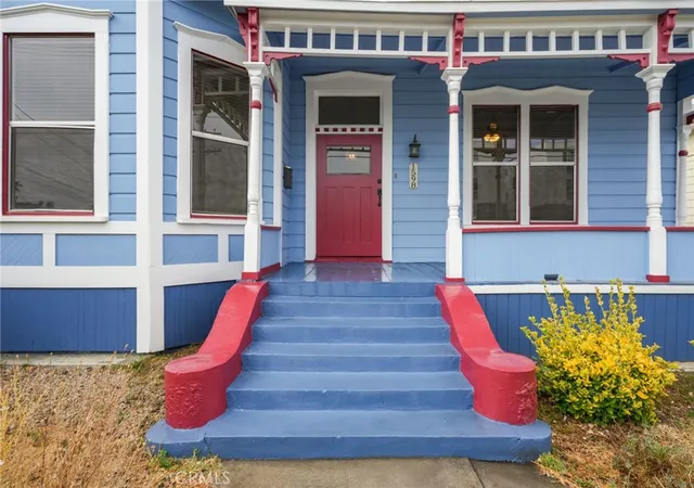 3rd image of 1598 W 36Th Pl, Los Angeles, CA 90018 | MLS# SR26064816