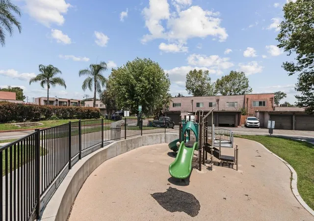 2nd image of 1423 N Broadway, Escondido, CA 92026