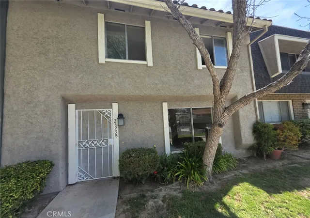 Condo for sale at 26938 Via Terraza, Santa Clarita, CA 91350 | MLS# DW26064969