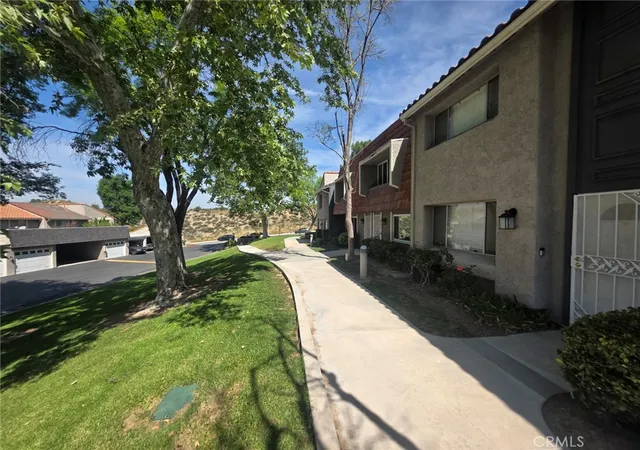 Photo 3 of Condo for sale at 26938 Via Terraza, Santa Clarita, CA 91350 | MLS# DW26064969 | Listing updated on 2026-10-02