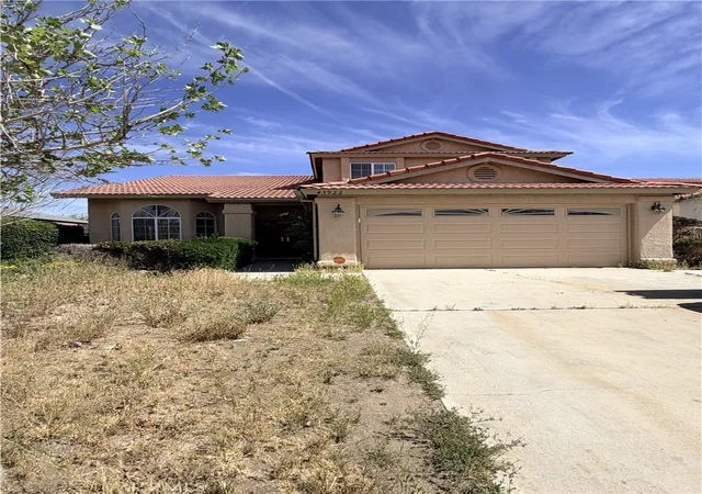 Photo 2 of Single family home for sale at 43922 Fallon Dr, Lancaster, CA 93535 | MLS# DW26063690 | Listing updated on 2026-09-30