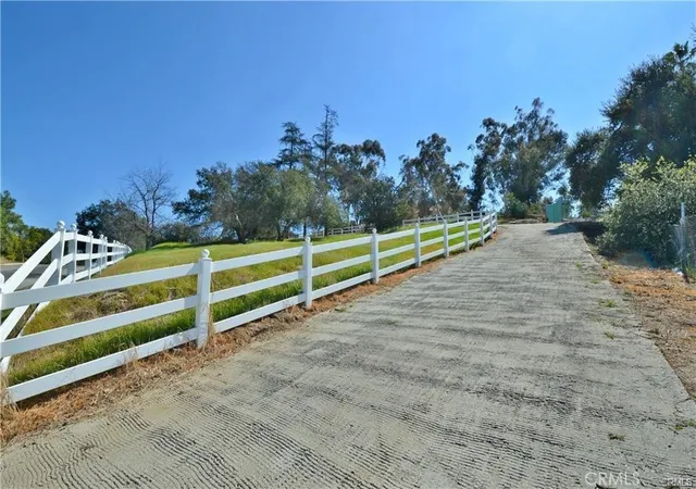 4th image of 402 E De Anza Height Dr, San Dimas, CA 91773 | MLS# CV26065078