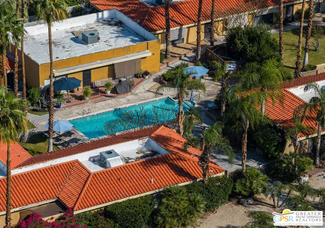 Listing Photo 2 - Condo for sale in building located at 1850 S Camino Real, Palm Springs, CA 92264 - Unit #