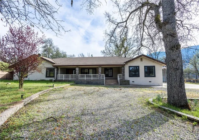 Homes for sale in Oakhurst, CA | 45344 S Oakview, Oakhurst, CA 93644 | MLS# FR26064946
