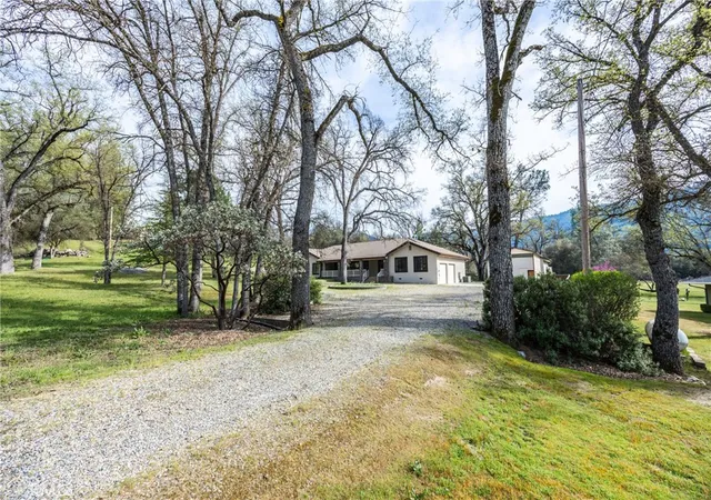 Homes for sale in Oakhurst, CA | 45344 S Oakview, Oakhurst, CA 93644 | MLS# FR26064946