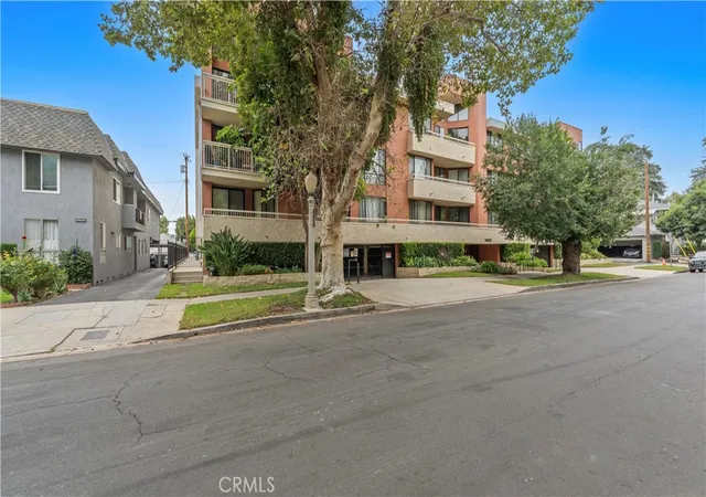 2nd image of 14521 Benefit St #102, Sherman Oaks, CA 91403 | MLS# DW26065134