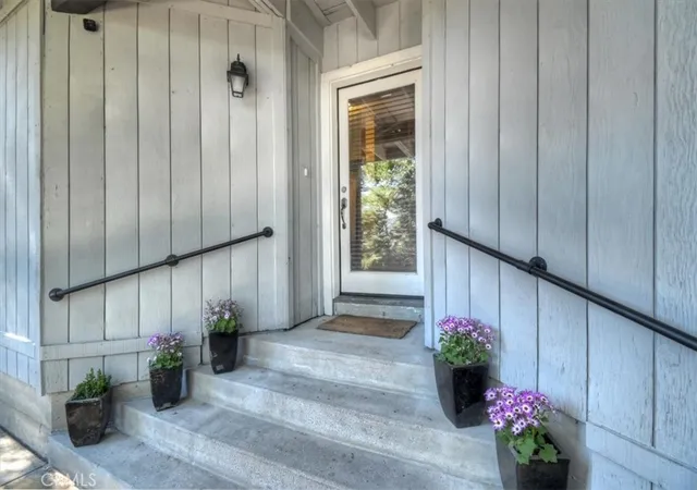 Photo 3 of Single family home for sale at 24607 Altdorf Dr, Crestline, CA 92325 | MLS# IG26065393 | Listing updated on 2026-05-10