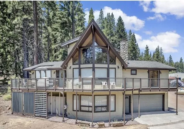 1st image of 523 Peninsula Dr, Lake Almanor, CA 96137 | MLS# ML82040353
