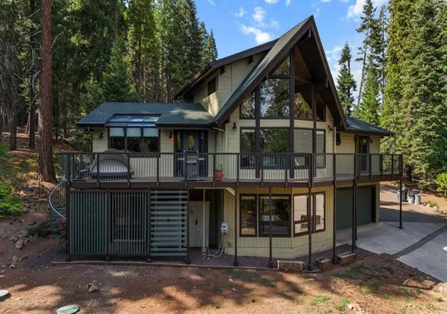 3rd image of 523 Peninsula Dr, Lake Almanor, CA 96137 | MLS# ML82040353