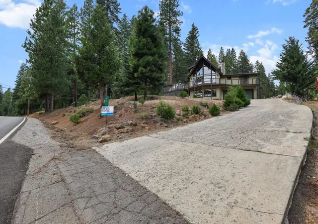 4th image of 523 Peninsula Dr, Lake Almanor, CA 96137 | MLS# ML82040353
