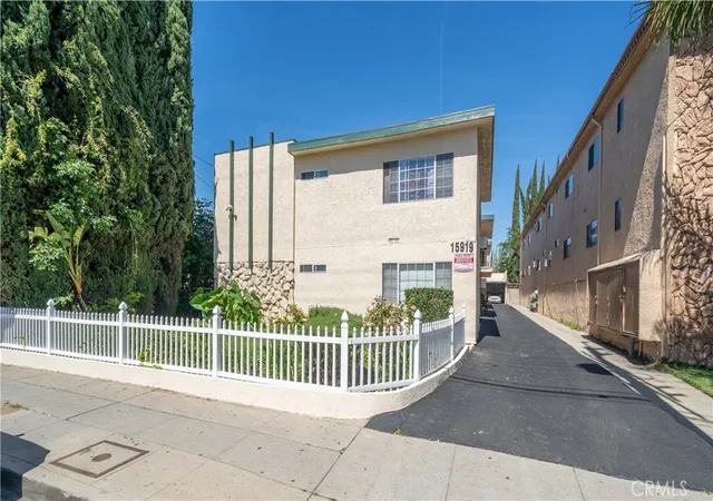 Photo 1 of Sale Pending at 15919 Vanowen St, Van Nuys, CA 91406 | MLS# SR26064384 | Listing updated on 2026-09-12