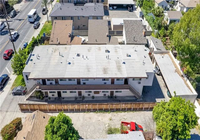 Photo 2 of Sale Pending at 15919 Vanowen St, Van Nuys, CA 91406 | MLS# SR26064384 | Listing updated on 2026-09-12