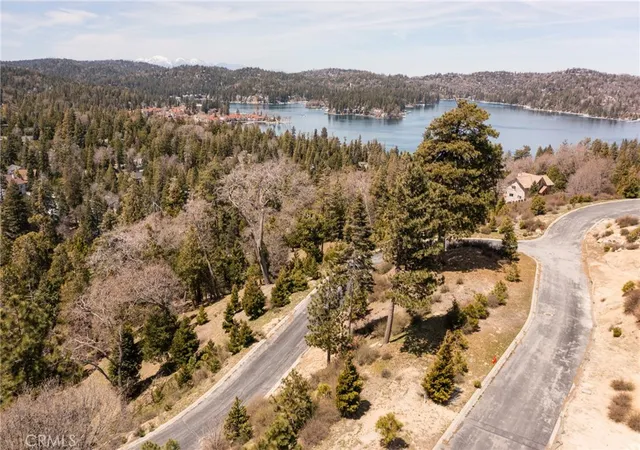 2nd image of 226 Hidden Forest Rd, Lake Arrowhead, CA 92352 | MLS# IG26065605