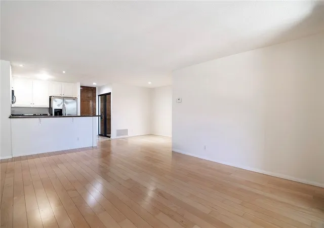 Photo 2 of Condo for sale at 121 S Hope St #333, Los Angeles, CA 90012 | MLS# BB26057085 | Listing updated on 2026-10-05