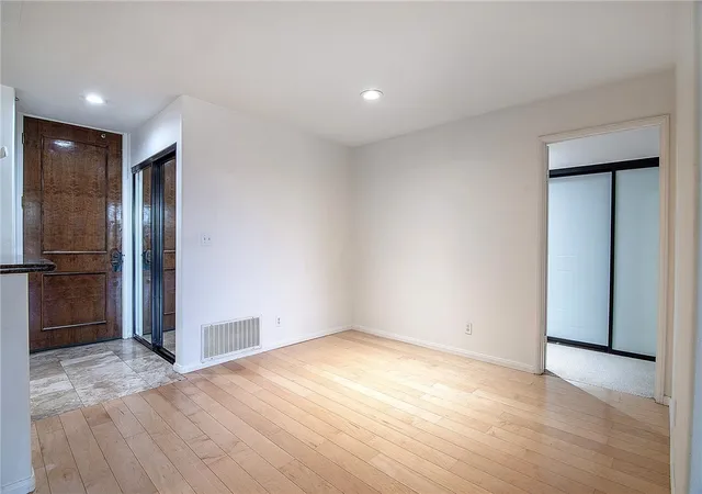 Photo 3 of Condo for sale at 121 S Hope St #333, Los Angeles, CA 90012 | MLS# BB26057085 | Listing updated on 2026-10-05