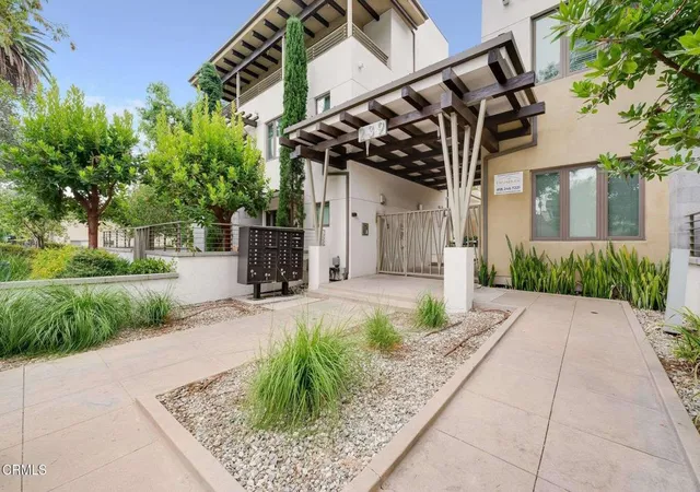 2nd image of 239 S Marengo Ave #201, Pasadena, CA 91101 | MLS# P1-26445