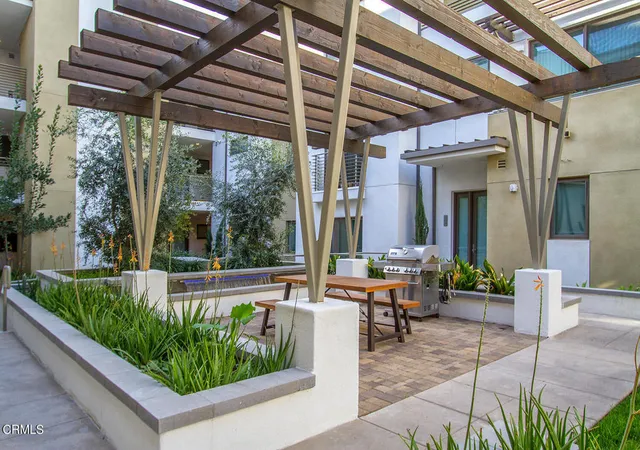 3rd image of 239 S Marengo Ave #201, Pasadena, CA 91101 | MLS# P1-26445