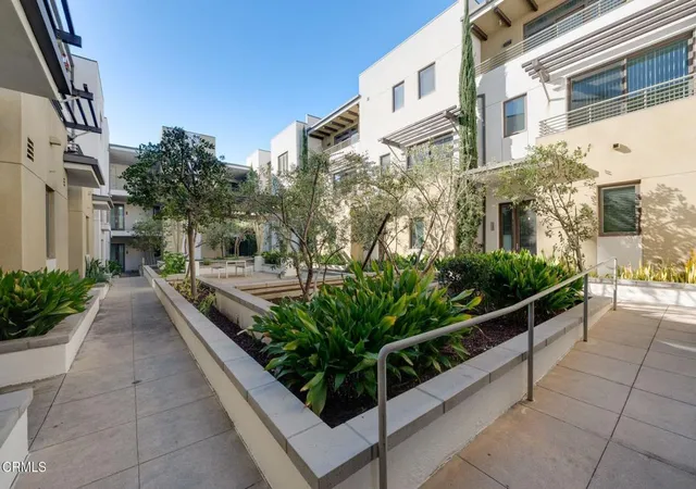 4th image of 239 S Marengo Ave #201, Pasadena, CA 91101 | MLS# P1-26445