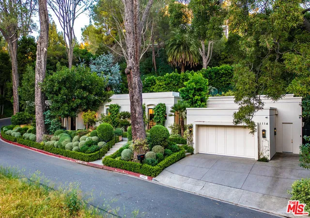 Photo 2 of Single family home for sale at 1114 Sutton Way, Beverly Hills, CA 90210 | MLS# 26669883 | Listing updated on 2026-10-06