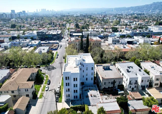 11th image of 100 N Sycamore Ave, Los Angeles, CA 90036 | MLS# 26669997