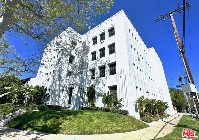 2nd image of 100 N Sycamore Ave, Los Angeles, CA 90036 | MLS# 26669997