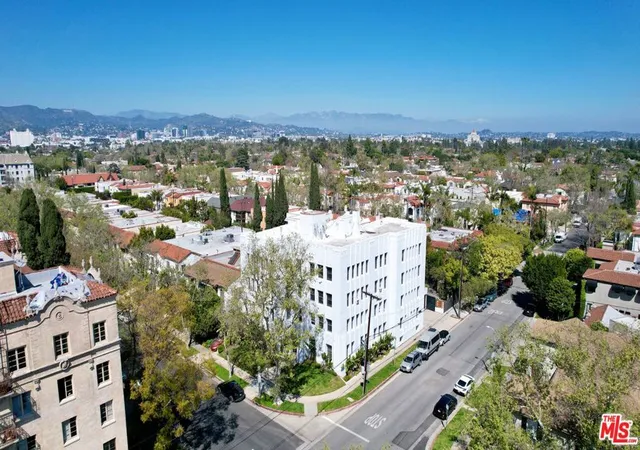 3rd image of 100 N Sycamore Ave, Los Angeles, CA 90036 | MLS# 26669997