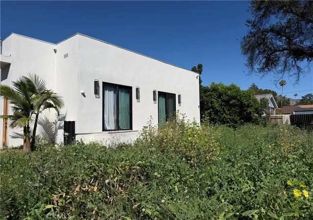 Photo 1 of Sale Pending at 1000 Morada Pl, Altadena, CA 91001 | MLS# GD26065905 | Listing updated on 2026-09-30