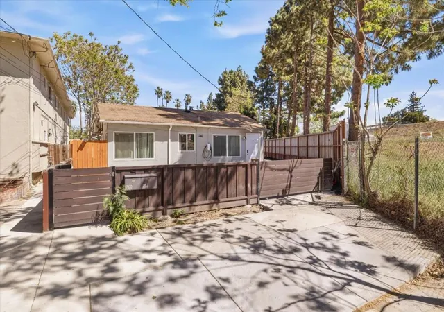 Listing Photo 5 - Condo for sale in building located at 760762 S 9th St, San Jose, CA 95112