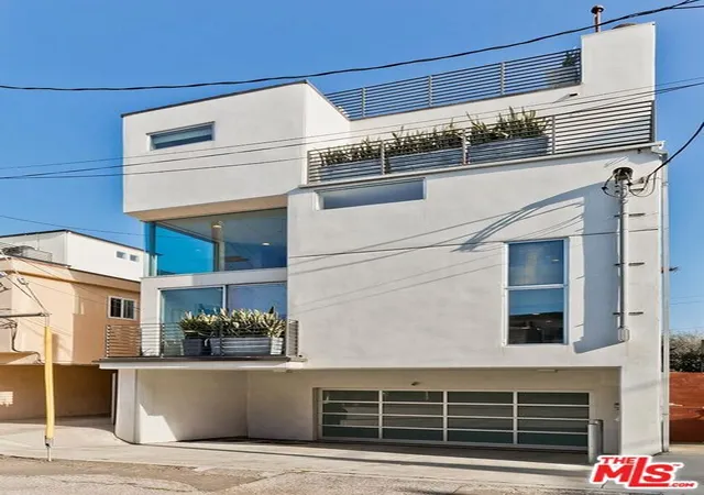 Homes for sale in Marina Del Rey, CA | 111 Eastwind St, Marina Del Rey, CA 90292 | MLS# 26665671