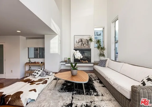 Photo 4 of Single family home for sale at 111 Eastwind St, Marina Del Rey, CA 90292 | MLS# 26665671 | Listing updated on 2026-09-22