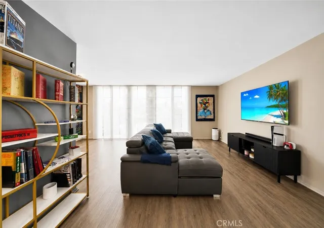 Photo 1 of Sale Pending at 7260 Hillside Ave #207, Los Angeles, CA 90046 | MLS# SR26066217 | Listing updated on 2026-09-19