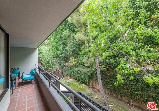 Homes for sale in Encino, CA | 4736 Park Encino Ln #215, Encino, CA 91436 | MLS# 26669857