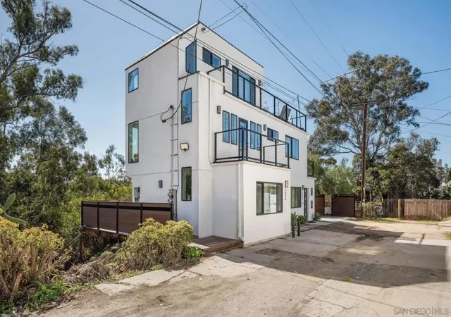 Photo 3 of Single family home for sale at 1024 1022 Pascoe St, San Diego, CA 92103 | MLS# 260007226SD | Listing updated on 2026-09-30