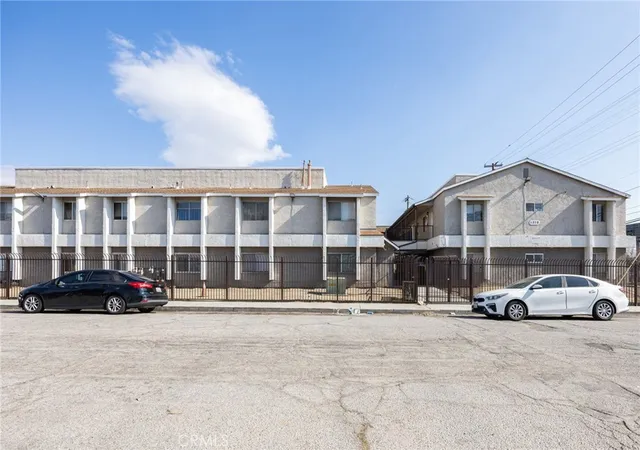 Listing Photo 4 - Condo for sale in building located at 1319 Acacia, San Bernardino, CA 92405