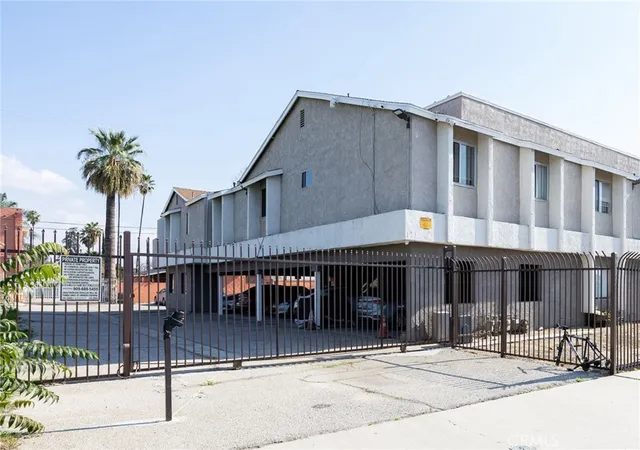 Listing Photo 5 - Condo for sale in building located at 1319 Acacia, San Bernardino, CA 92405