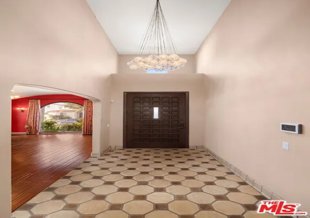 Photo 2 of Sale Pending at 1471 S Durango Ave, Los Angeles, CA 90035 | MLS# 26669115 | Listing updated on 2026-06-12
