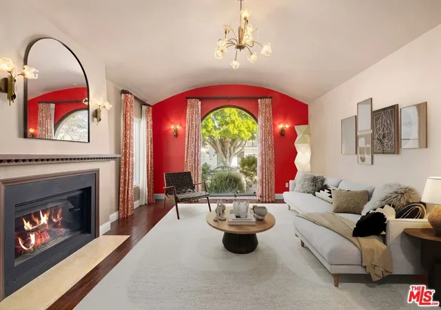 Photo 3 of Sale Pending at 1471 S Durango Ave, Los Angeles, CA 90035 | MLS# 26669115 | Listing updated on 2026-06-12