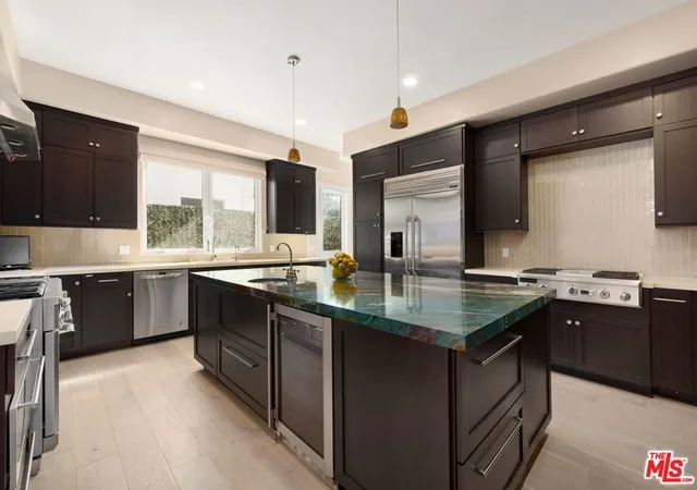 Photo 4 of Sale Pending at 1471 S Durango Ave, Los Angeles, CA 90035 | MLS# 26669115 | Listing updated on 2026-06-12