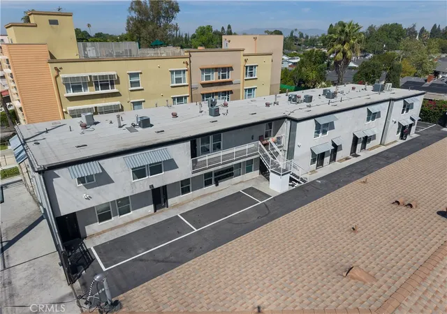 Photo 3 of House for sale at 13445 Vanowen St, Van Nuys, CA 91405 | MLS# GD26066586 | Listing updated on 2026-09-30