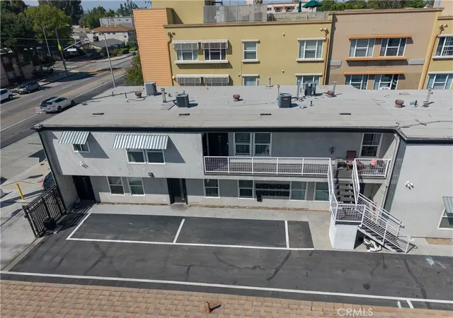 Photo 4 of House for sale at 13445 Vanowen St, Van Nuys, CA 91405 | MLS# GD26066586 | Listing updated on 2026-09-30