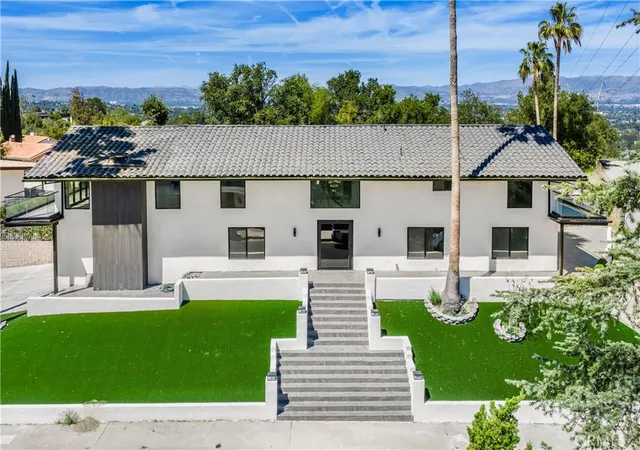 Photo 4 of Single family home for sale at 18827 Edleen Dr, Tarzana, CA 91356 | MLS# SB26045087 | Listing updated on 2026-09-30