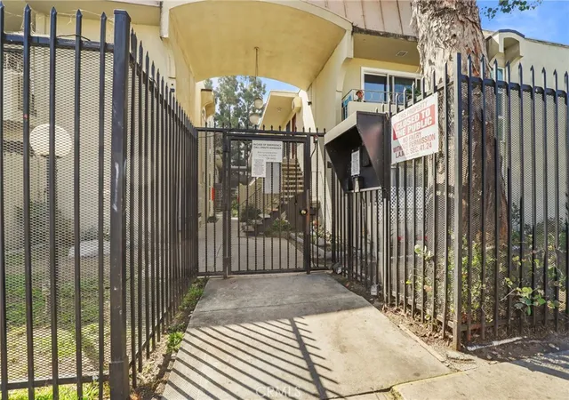 Homes for sale in Sun Valley, CA | 10730 New Haven Street, Sun Valley, CA 91352 | Houzeo