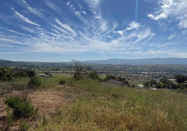 2nd image of 4152 E Aborn Rd, San Jose, CA 95135 | MLS# ML82040594