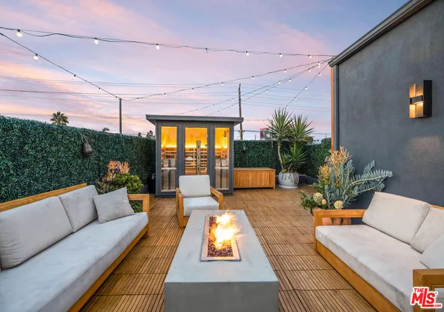 1st image of 2515 Lincoln Blvd, Venice, CA 90291 | MLS# 26670309